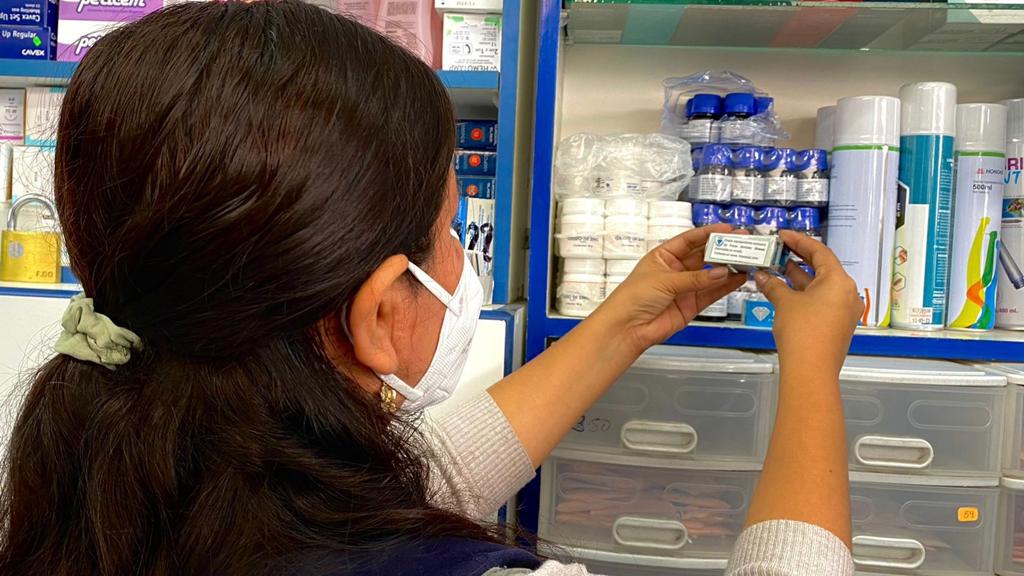 Minsa interviene puestos de venta ilegal de medicamentos en la avenida Emancipación