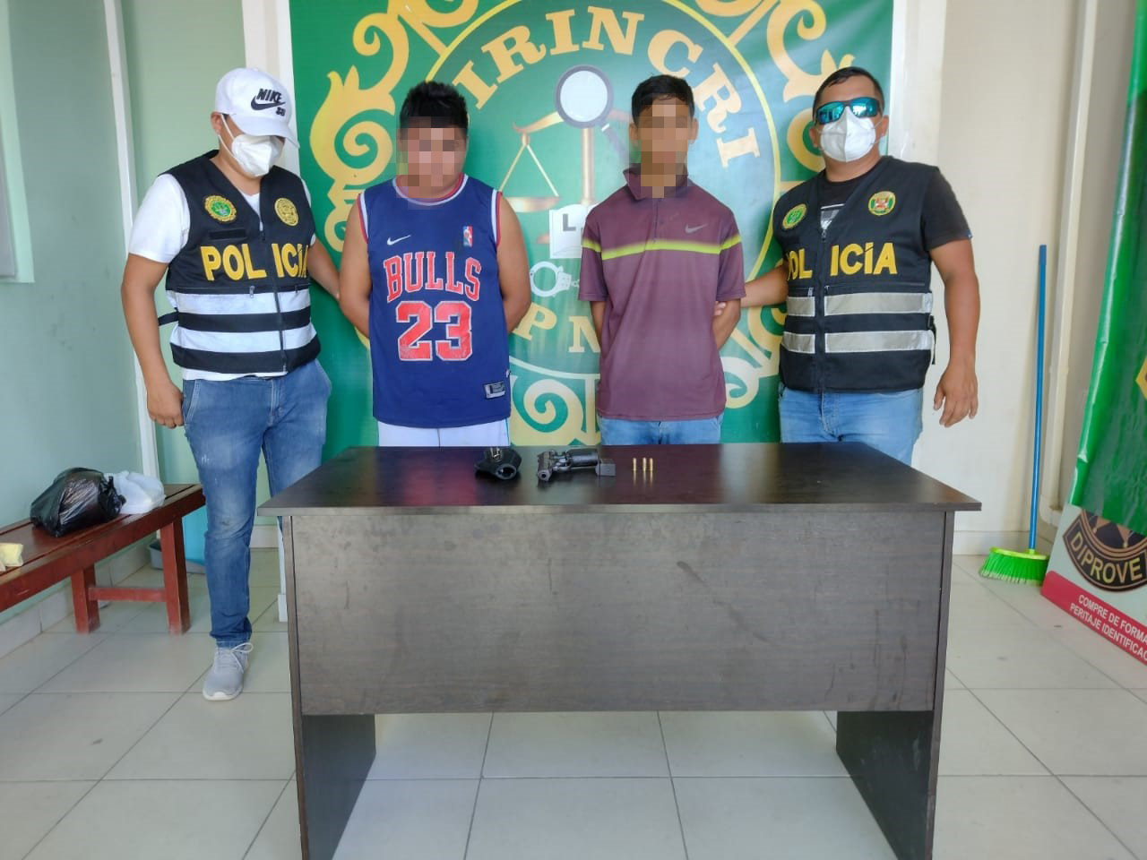 Los detenidos fueron llevados a la comisaría.