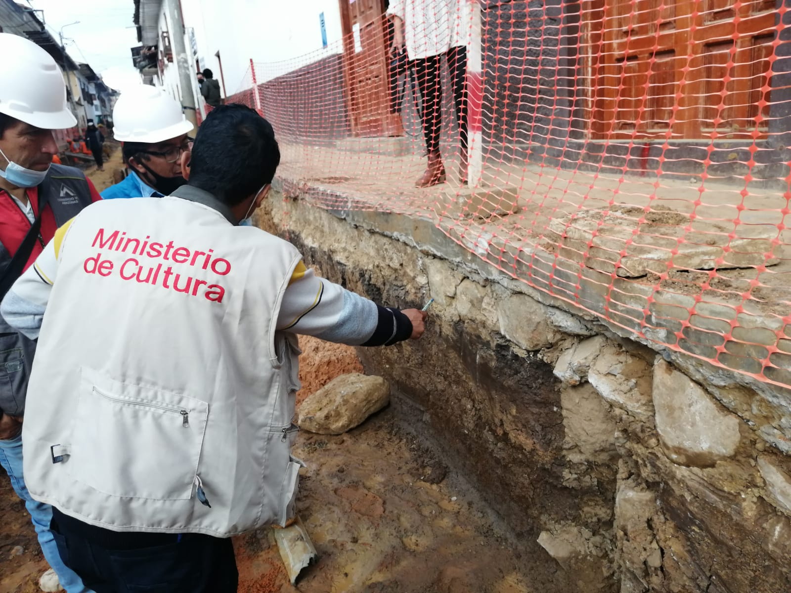 Dirección de Cultura de Amazonas detecta incumplimiento en trabajos de conservación de canales y veredas coloniales en Chachapoyas