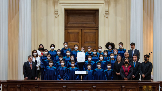 Coro Nacional de Niños recibió reconocimiento del Congreso de la República por su aniversario número 27