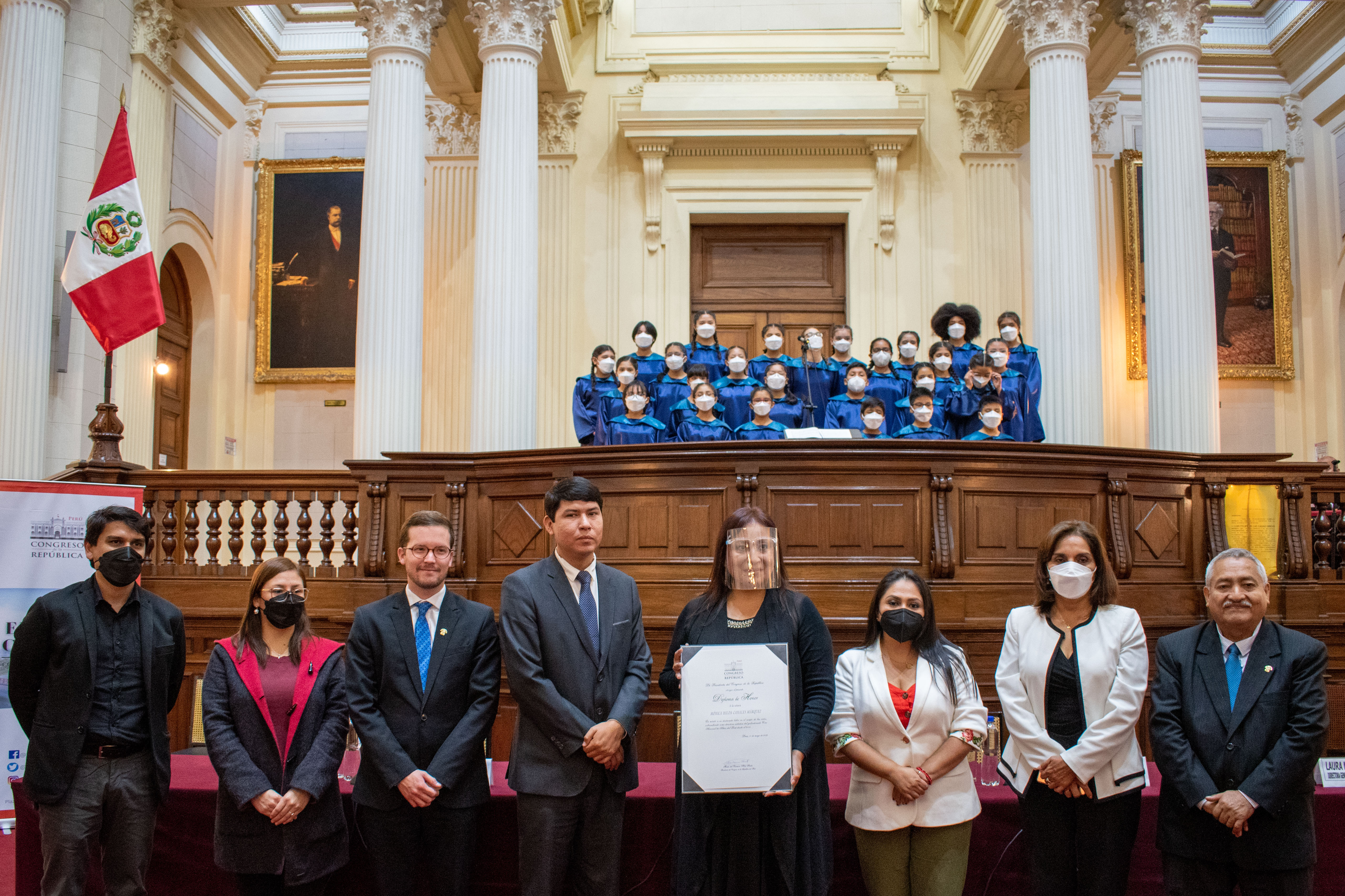 Coro Nacional de Niños recibió reconocimiento del Congreso de la República por su aniversario número 27