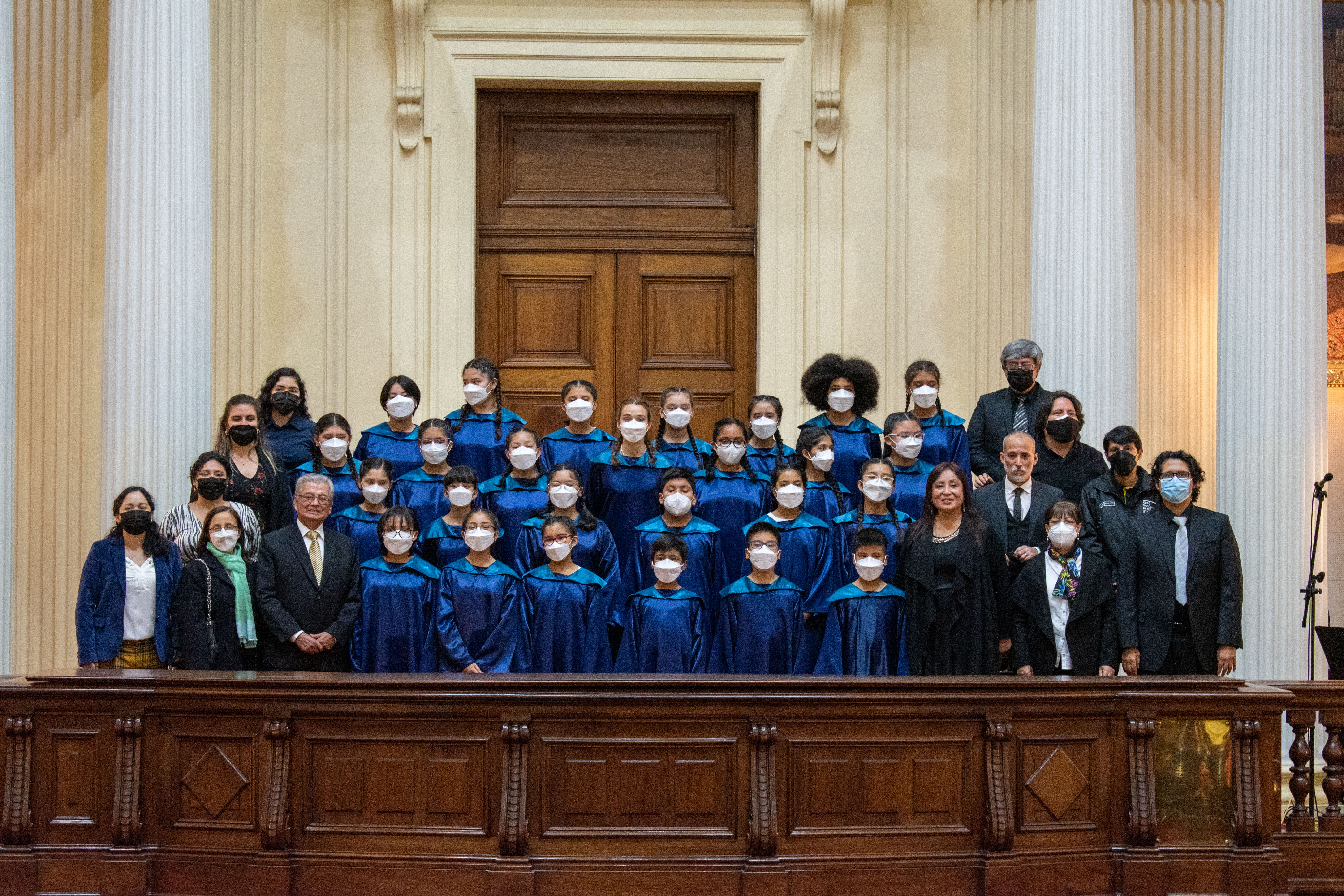 Coro Nacional de Niños recibió reconocimiento del Congreso de la República por su aniversario número 27
