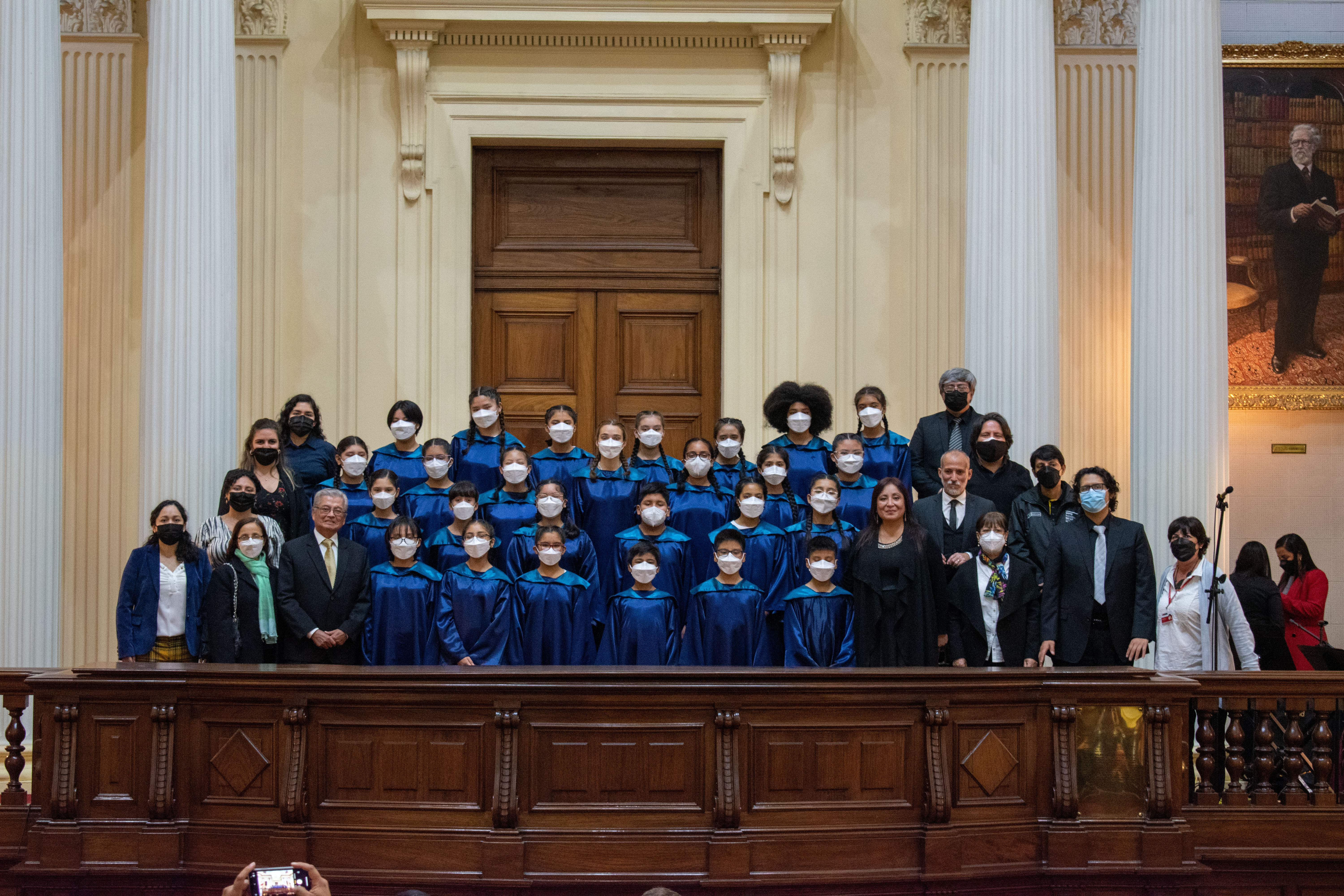 Coro Nacional de Niños recibió reconocimiento del Congreso de la República por su aniversario número 27