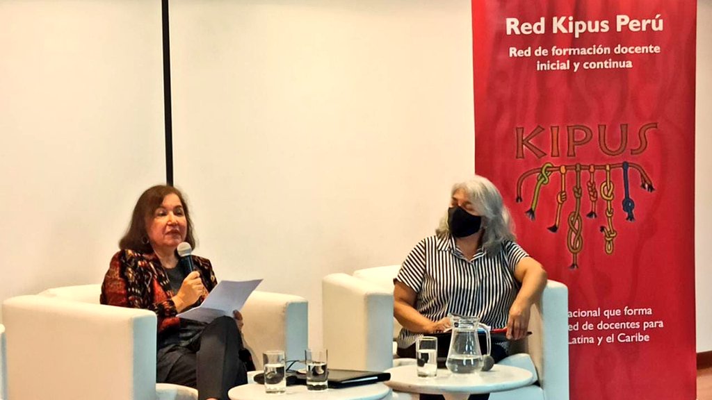 La presidenta del CNE, María Amelia Palacios, participó de la presentación del libro “La formación docente en educación superior en el marco del bicentenario”.