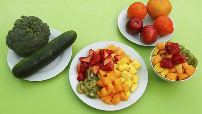 Se muestra frutas y verduras