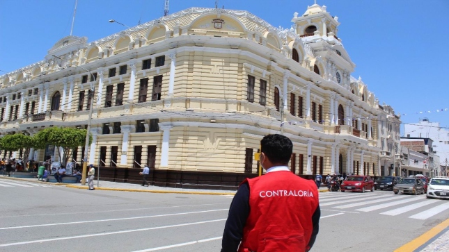 CGR detecta incumplimiento de especificaciones técnicas en compra de camiones compactadores de residuos sólidos