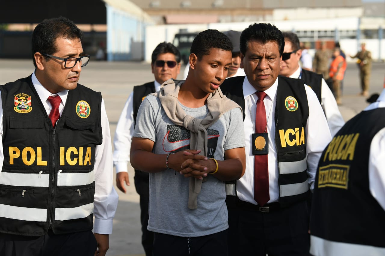 Titular del Interior supervisó expulsión de más de 40 venezolanos con antecedentes policiales, que falsearon sus datos ante Migraciones.