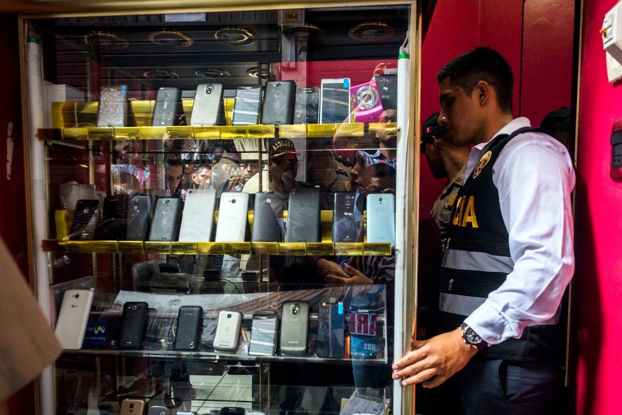 La Policía realizó casi 4,000 operativos contra el robo y hurto de celulares.
