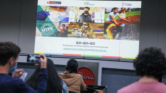 Imagen de sala presentando el libro 60+60+60 Proyectos Cofinanciados por ProInnóvate