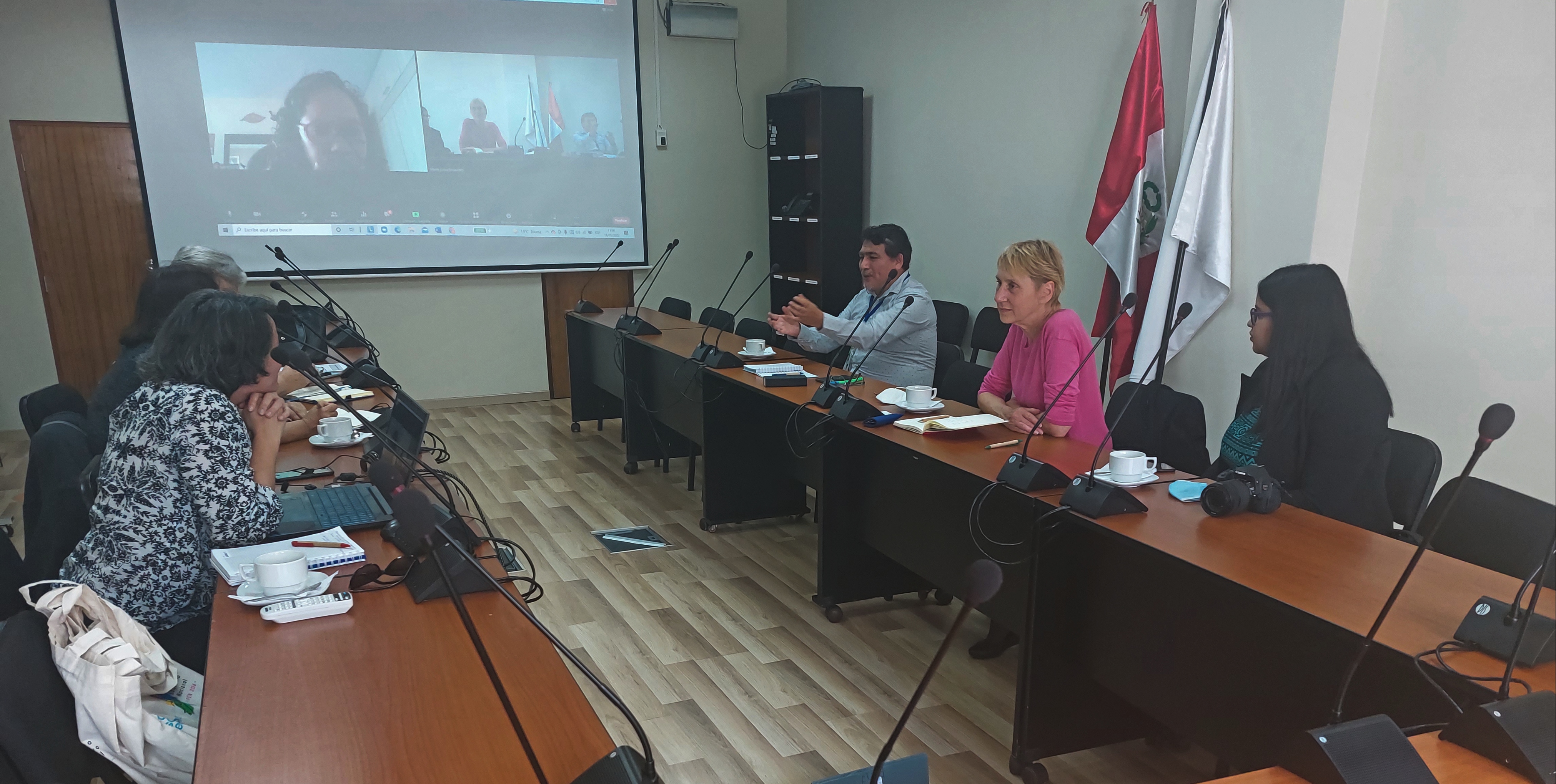 La presidenta del CNE, María Amelia Palacios, recibió a la delegación de DVV International, representada por Eva König, directora para América del Sur, Walter Quispe, director nacional para Perú; y Gisbely Contreras, coordinadora de comunicaciones.