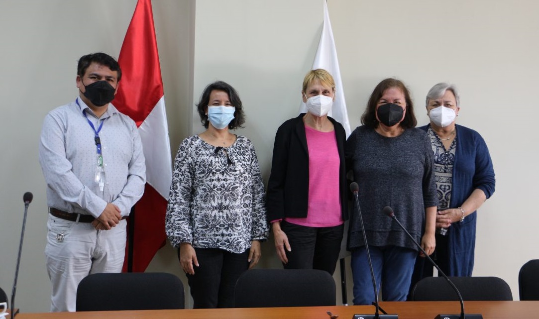 La presidenta del CNE, María Amelia Palacios, recibió a la delegación de DVV International, representada por Eva König, directora para América del Sur, Walter Quispe, director nacional para Perú; y Gisbely Contreras, coordinadora de comunicaciones.