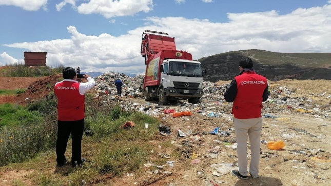 Auditores supervisando botadero de la Municipalidad provincial de Cajamarca