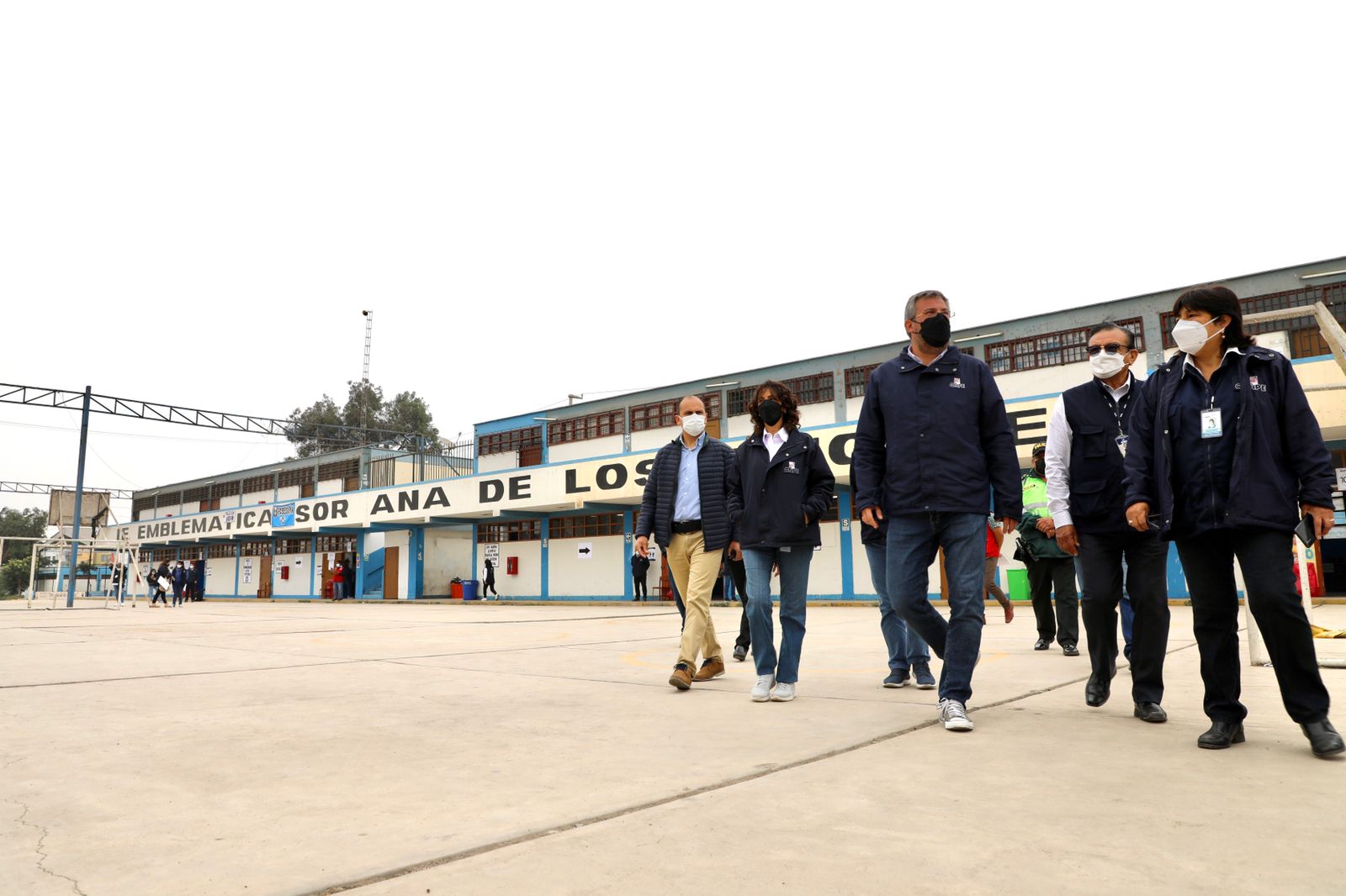 El jefe de la Oficina Nacional de Procesos Electorales (ONPE), Piero Corvetto, visitó colegios donde delegados y delegadas eligieron a sus representantes para las Elecciones Internas 2022. (Foto: ONPE)