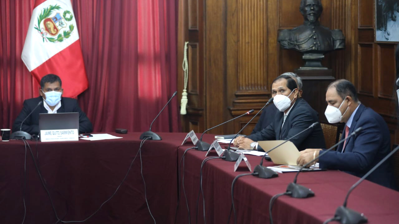 Imagen del ministro Jorge Luis Prado ante la Comisión de Producción del Congreso de la República