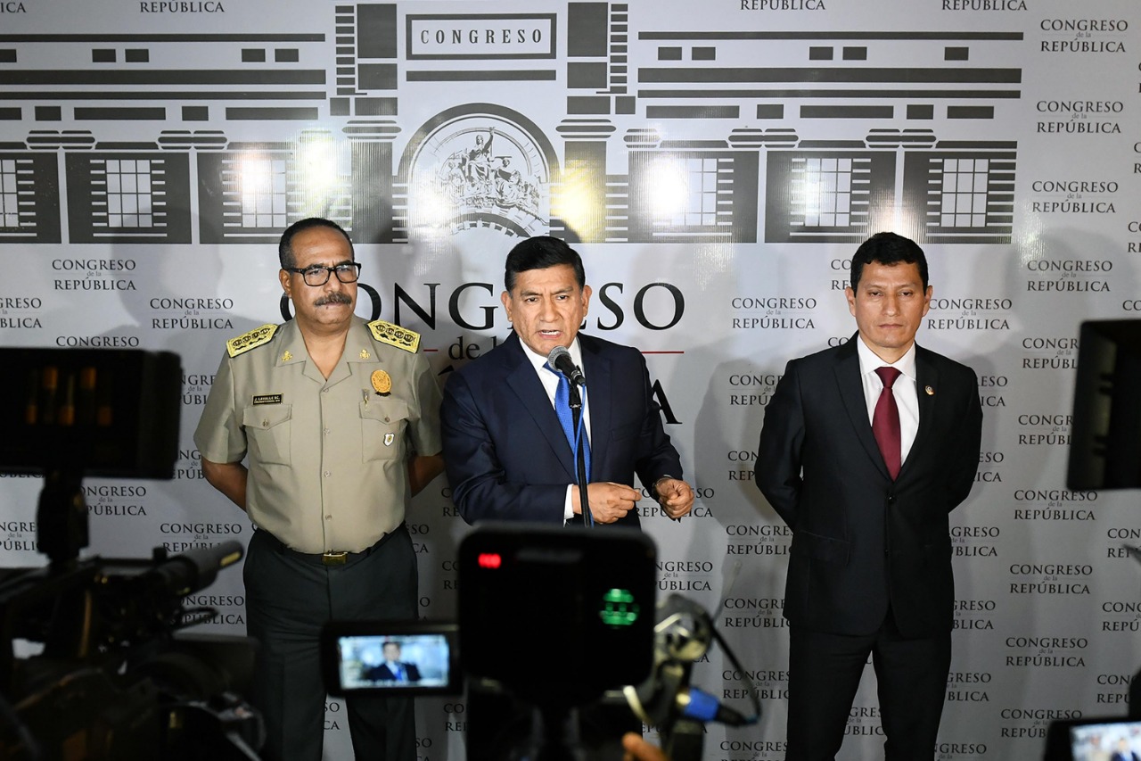 Ministro tras su presentación en la Comisión de Defensa del Congreso.