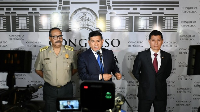 Ministro tras su presentación en la Comisión de Defensa del Congreso.