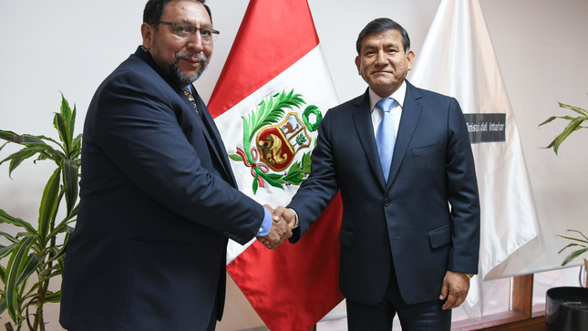 Ministro Morán se reúne con gobernador de Apurímac y anuncia cambios policiales.