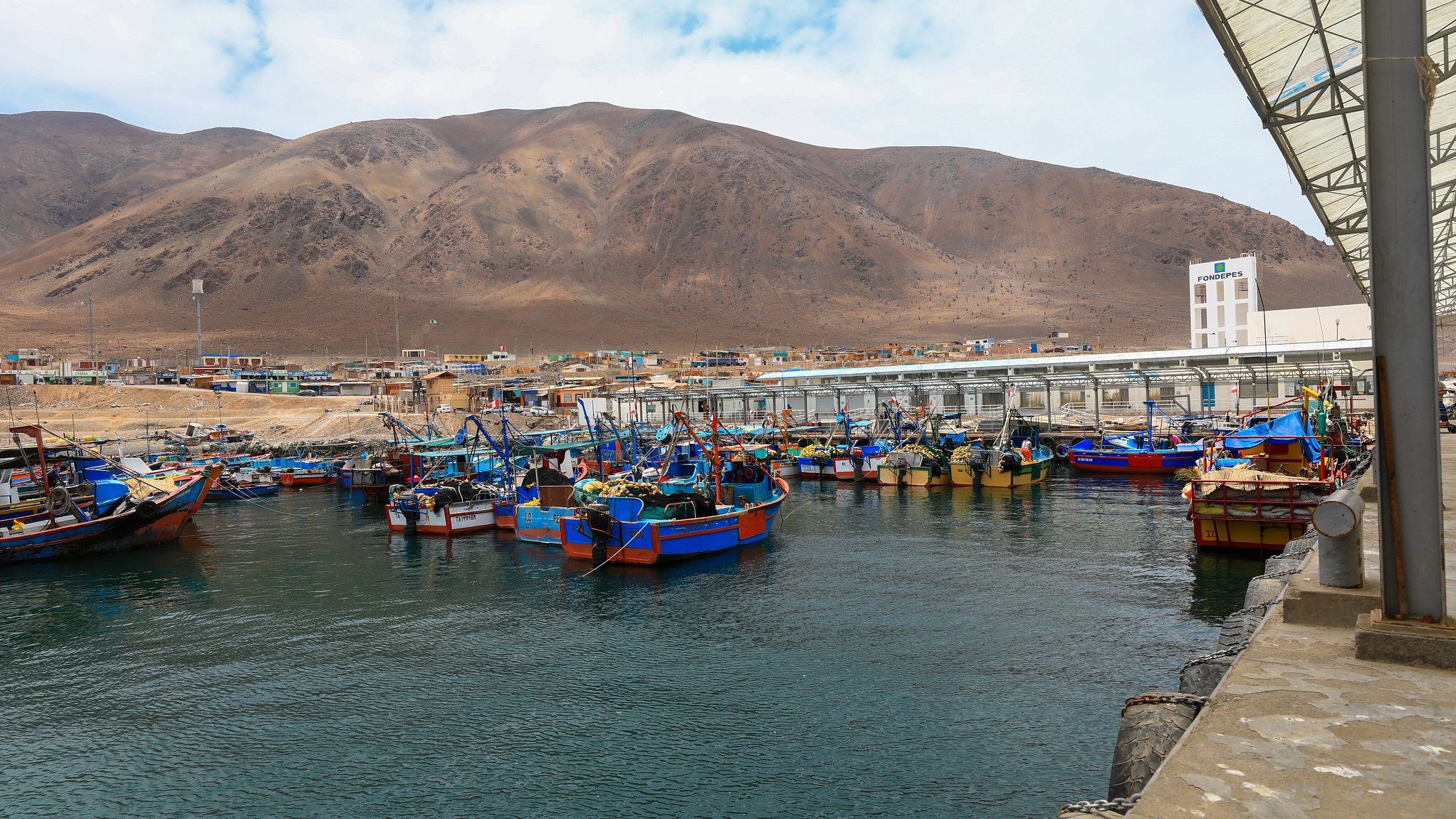 Imagen de embarcaciones pesqueras en Desembarcadero Pesquero Artesanal Morro Sama