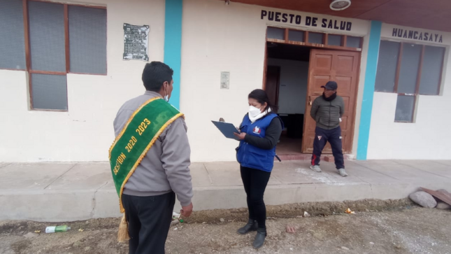 Comisionada de la Defensoría del Pueblo supervisa atención de centro de salud en Huancasaya