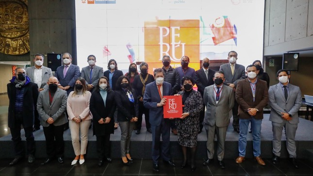 Ministerio de Cultura entrega el libro “Perú, Sitios del Patrimonio Mundial” a la Cancillería 