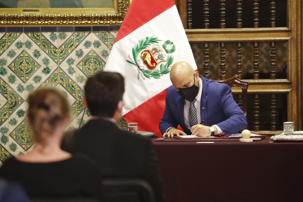 Alejandro Salas: “Bienes repatriados nos ayudan a identificarnos como peruanos, en un momento en el cual nuestro país necesita identidad"