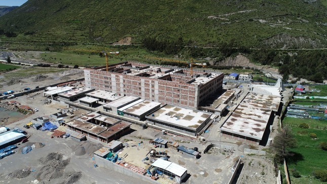 Pronis: contratista incrementará trabajadores para acelerar obras del Hospital Zacarías Correa Valdivia de Huancavelica