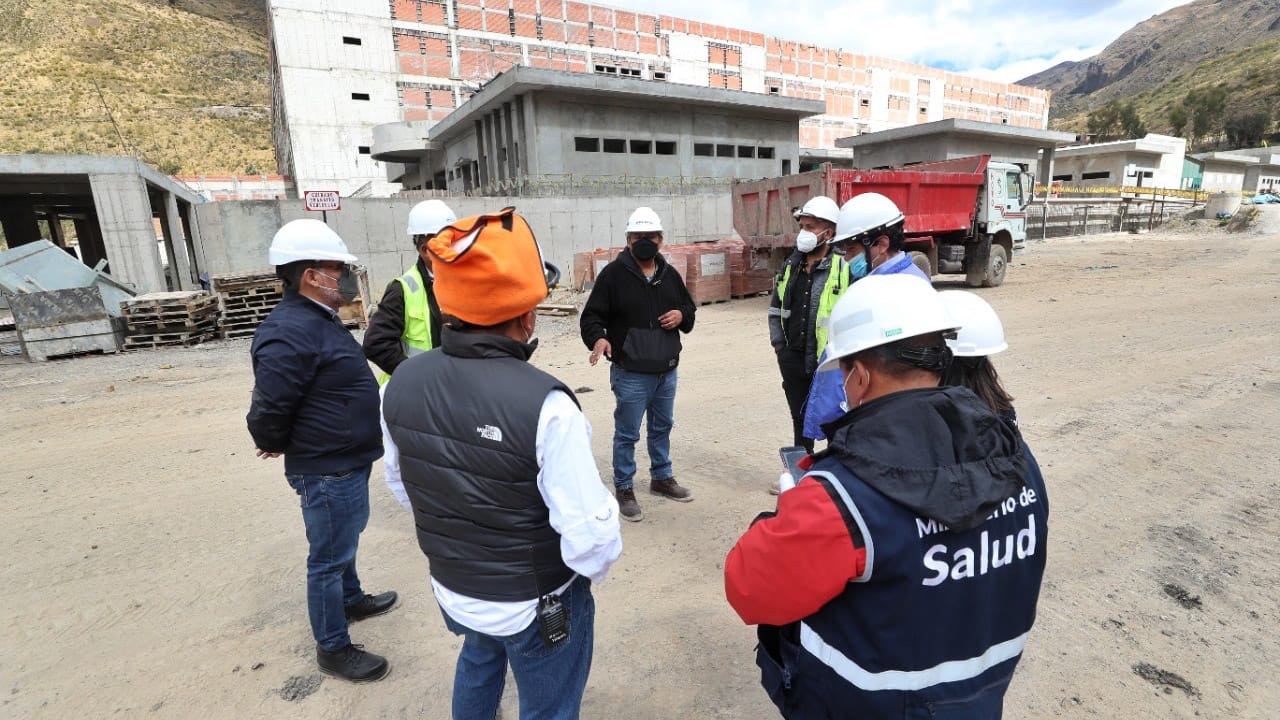Pronis: contratista incrementará trabajadores para acelerar obras del Hospital Zacarías Correa Valdivia de Huancavelica