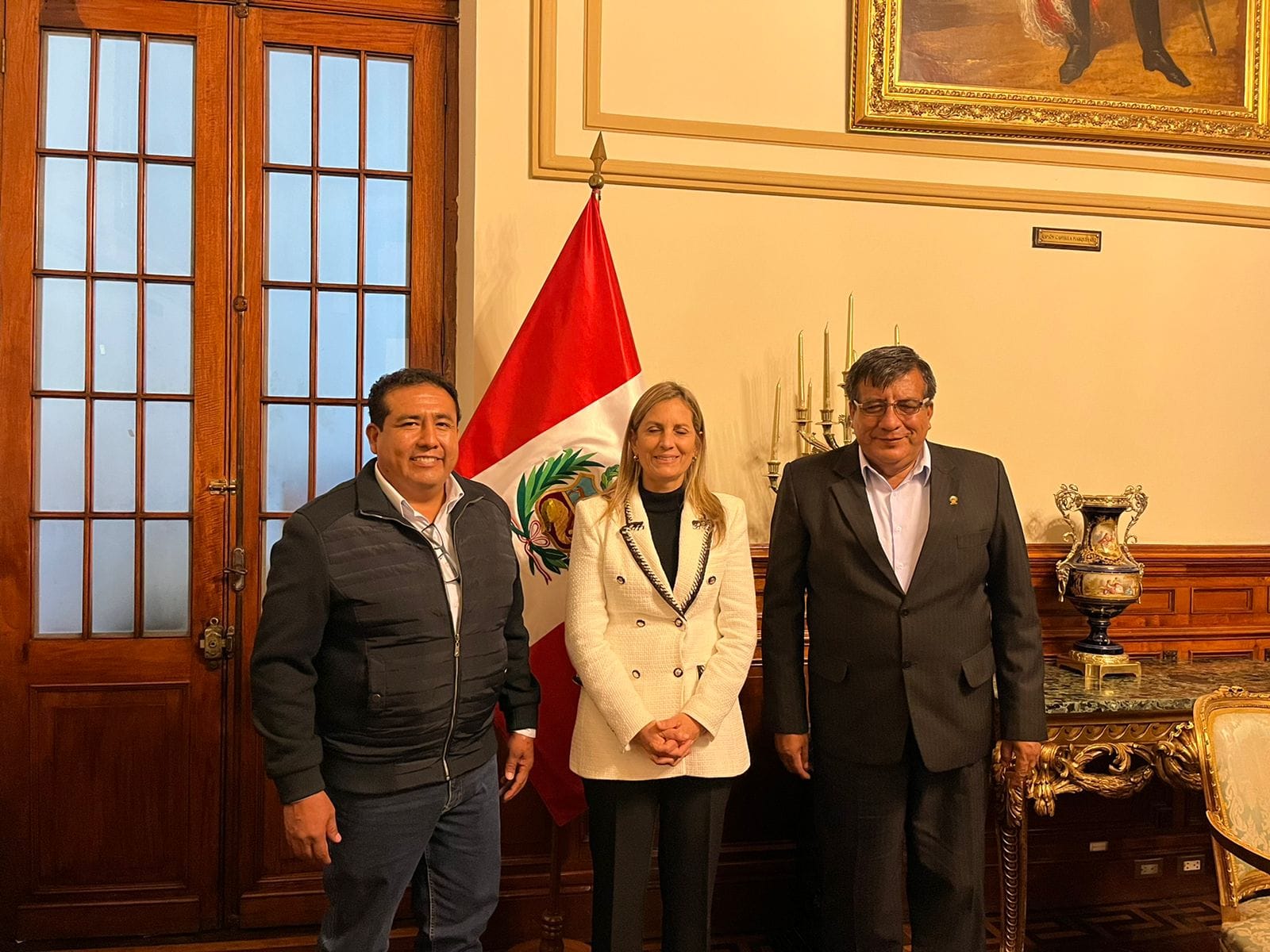 Importante reunión con presidenta del Congreso de la República