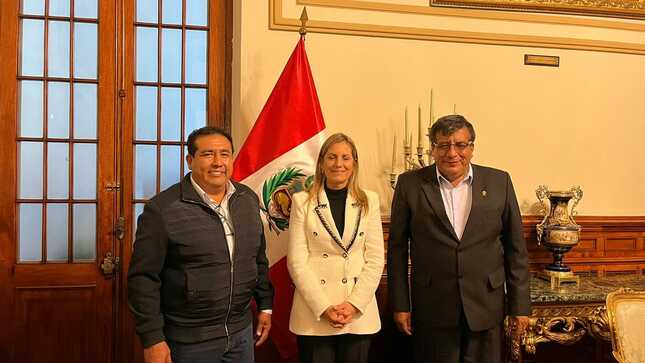 Importante reunión con presidenta del Congreso de la República