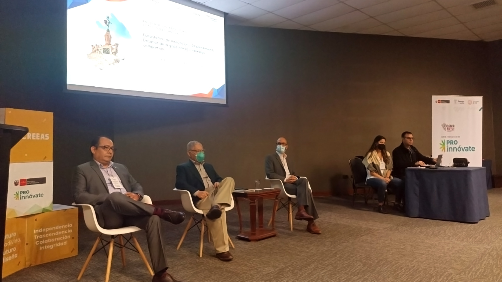 Imagen de panel del Encuentro Interregional de Ecosistemas de Innovación: Desafíos de la gobernanza y liderazgo compartido