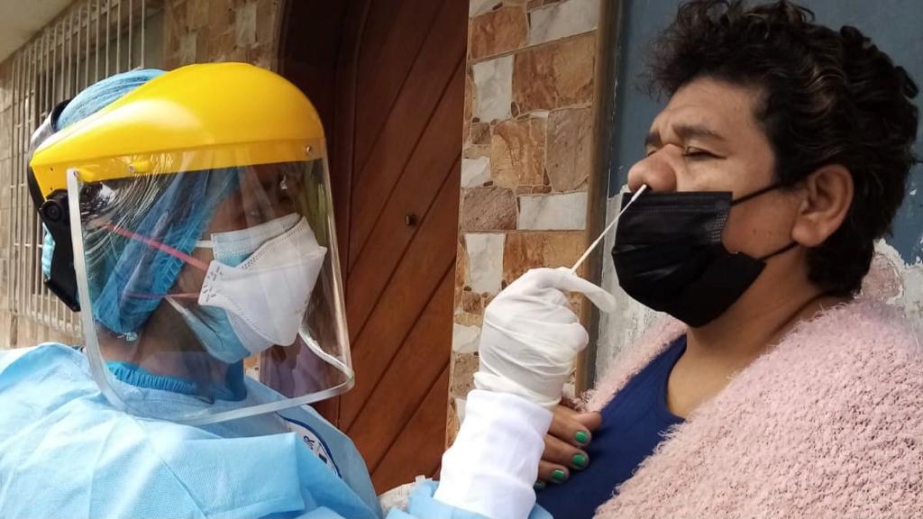 Más de 1600 viviendas de Lima Sur son intervenidas con pruebas moleculares y vacunación contra la COVID-19