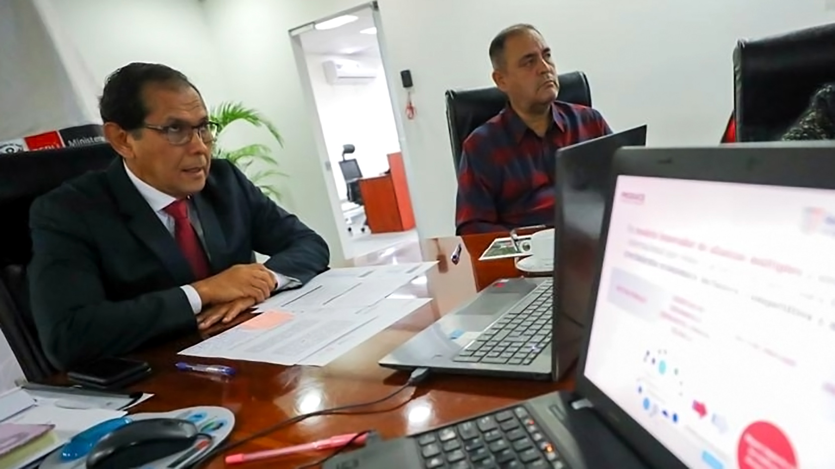 Ministro de la Producción, Jorge Luis Prado, sustentando ante la Comisión de Presupuesto y Cuenta General del Congreso de la República