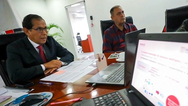 Ministro de la Producción, Jorge Luis Prado, sustentando ante la Comisión de Presupuesto y Cuenta General del Congreso de la República