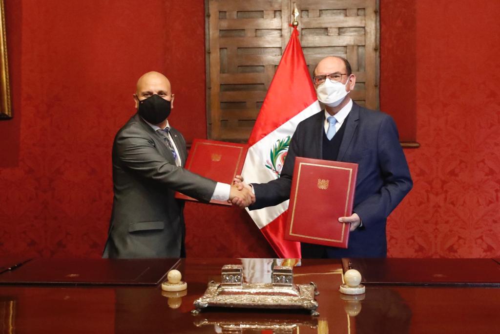 El Ministerio de Cultura recibió las charreteras del Coronel Bolognesi y los portalones de la Corbeta Unión repatriados desde Chile