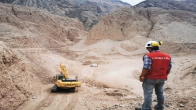 Auditor de Contraloría inspecciona la construcción de Carretera Ayo - Andamayo