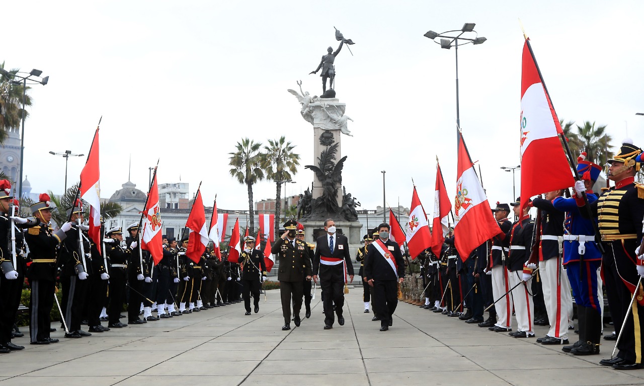Foto del presidente y el ministro de Defensa en la Plaza Bolognesi