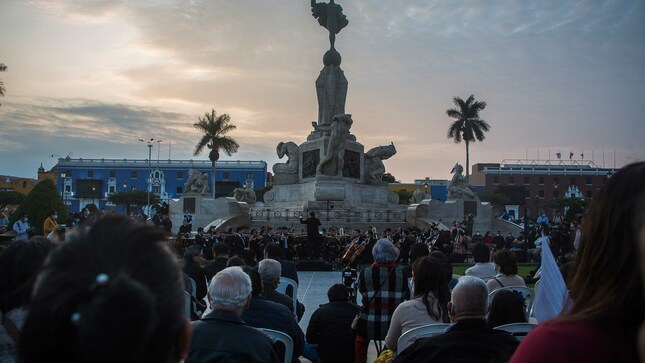 Centenares de trujillanos disfrutaron de un concierto de gala por el Día de la Jura de la Bandera