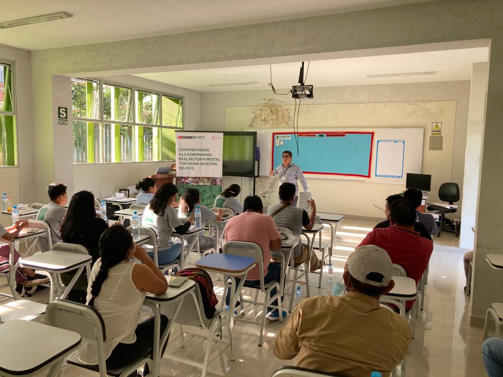 El OSINFOR y la Universidad Nacional de Centro del Perú (UNCP) realizaron un taller sobre el proceso del aprovechamiento sostenible de los recursos maderables y no maderables.