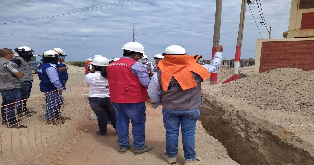 Auditores de la Contraloría inspeccionan los trabajos de la obra de agua y alcantarillado de centros poblados de Paita