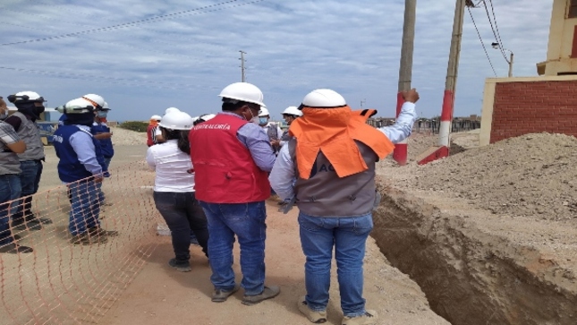Auditores de la Contraloría inspeccionan los trabajos de la obra de agua y alcantarillado de centros poblados de Paita