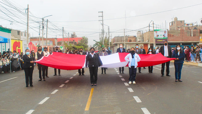 LA MDSA rindiendo participando en el día de la bandera