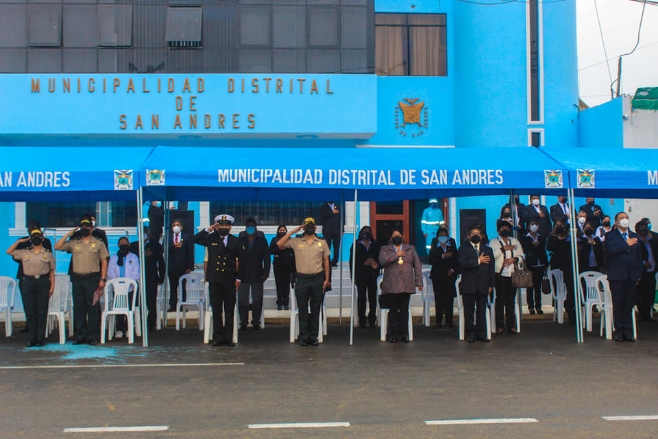 LA MDSA rindiendo participando en el día de la bandera