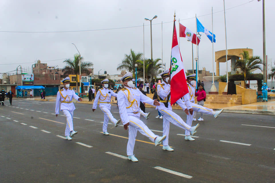 LA MDSA rindiendo participando en el día de la bandera