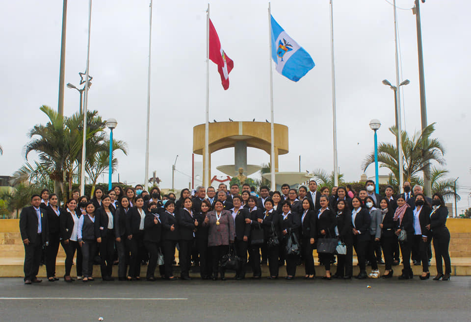 LA MDSA rindiendo participando en el día de la bandera
