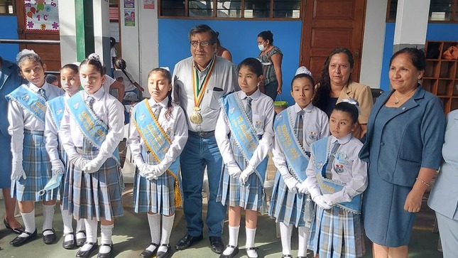Alcalde provincial juramenta a municipio escolar