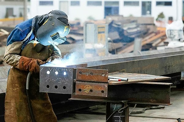 Imagen de trabajador del sector manufactura