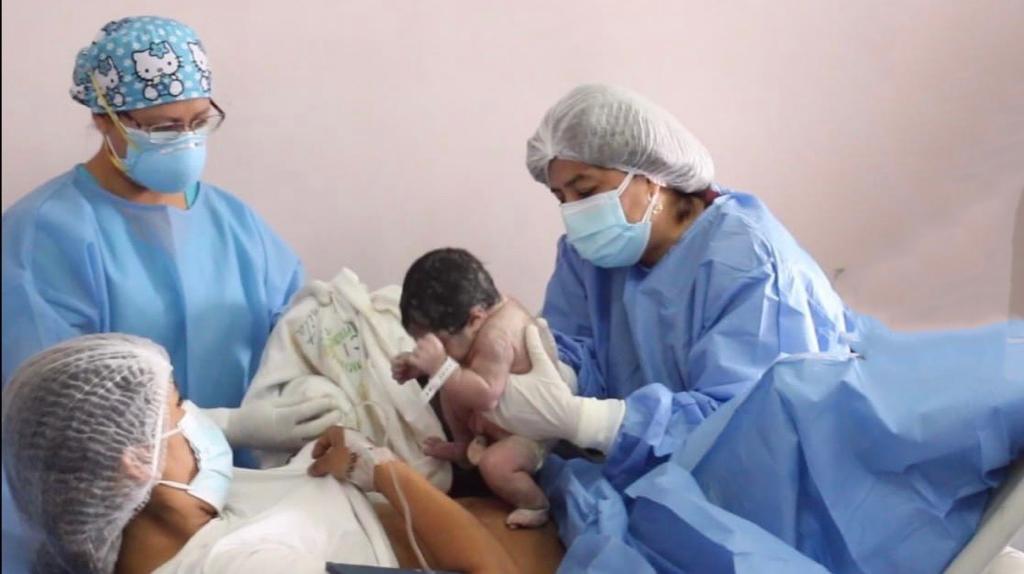 Hospital Villa El Salvador promueve el contacto piel a piel entre las madres y sus recién nacidos