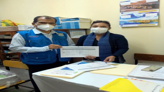 Especialista con directora del CEBA