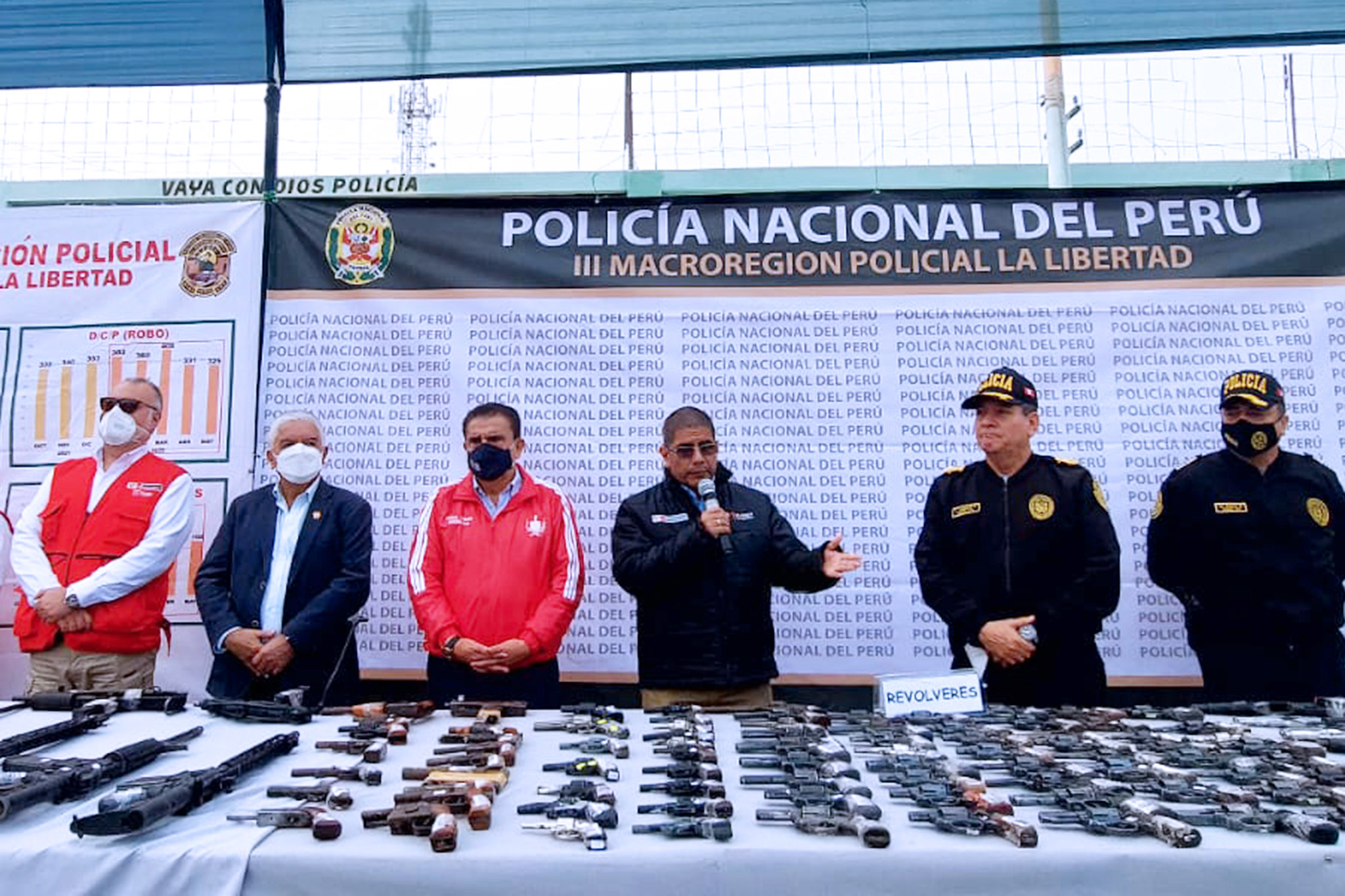 Ministro indicó que atacarán las mafias de autopartes, armas y celulares.