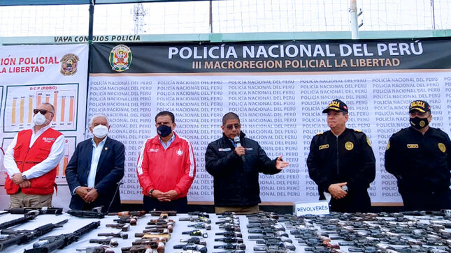 Ministro indicó que atacarán las mafias de autopartes, armas y celulares.